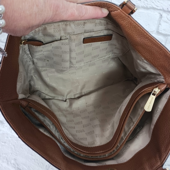 Michael Kors Acorn Harper brown pebbled leather bag - Picture 8 of 15